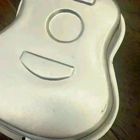 COPY - Wilton Cake pan, guitar. - Picture 4 of 5